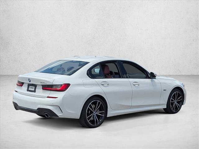 Used 2022 BMW 330e w/ M Sport Package image 5