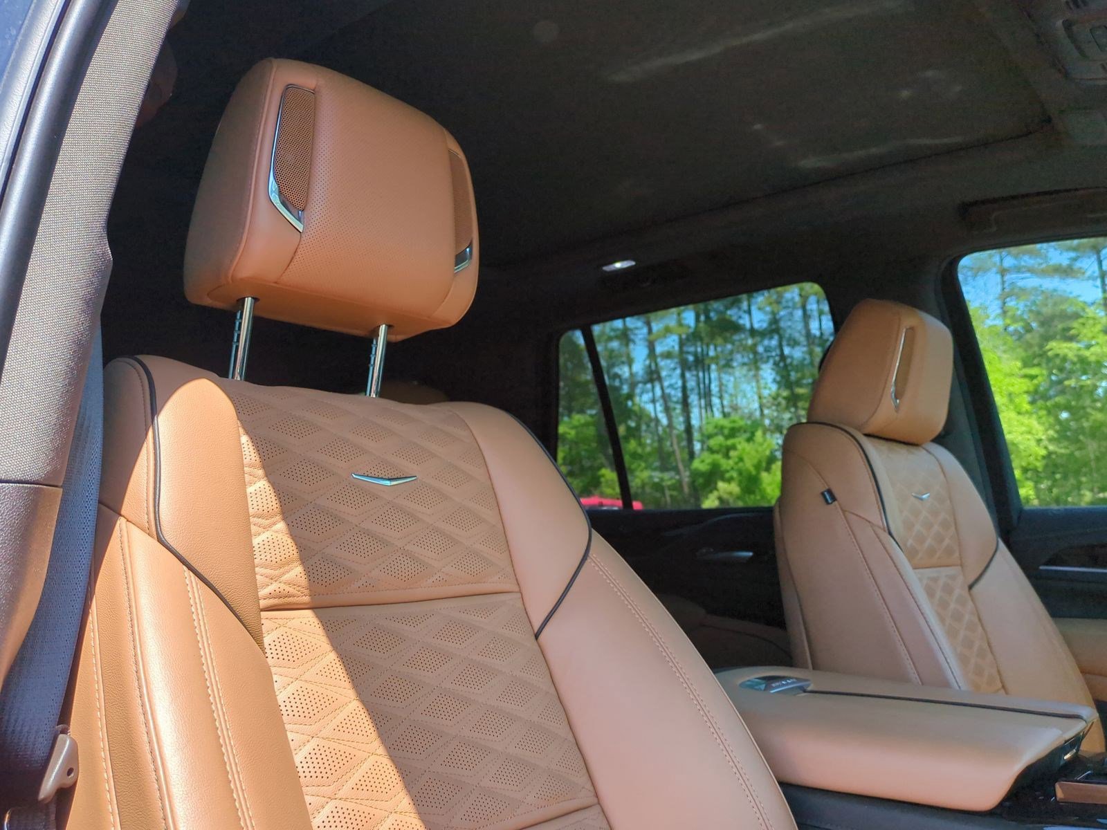 Used 2021 Cadillac Escalade Premium Luxury image 34