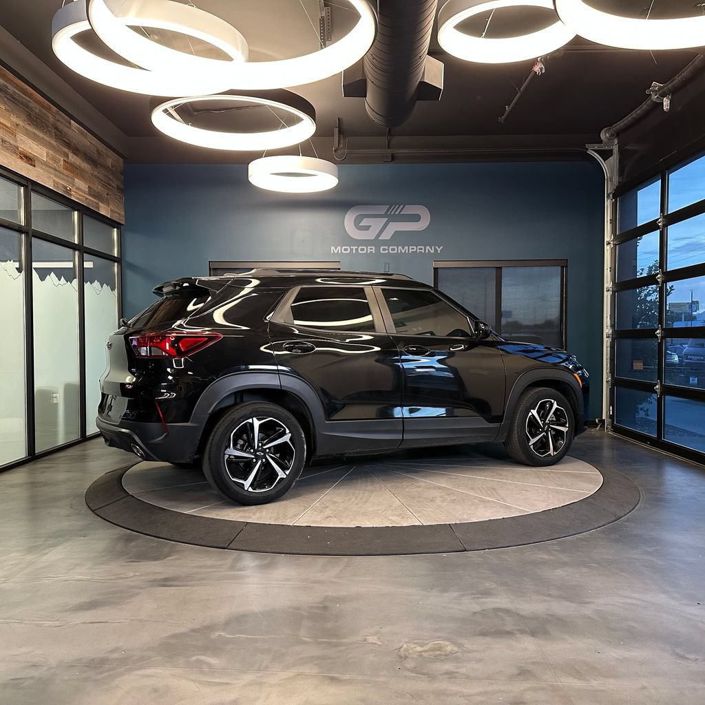 Used 2021 Chevrolet TrailBlazer RS w/ Sun and Liftgate Package FWD image 3