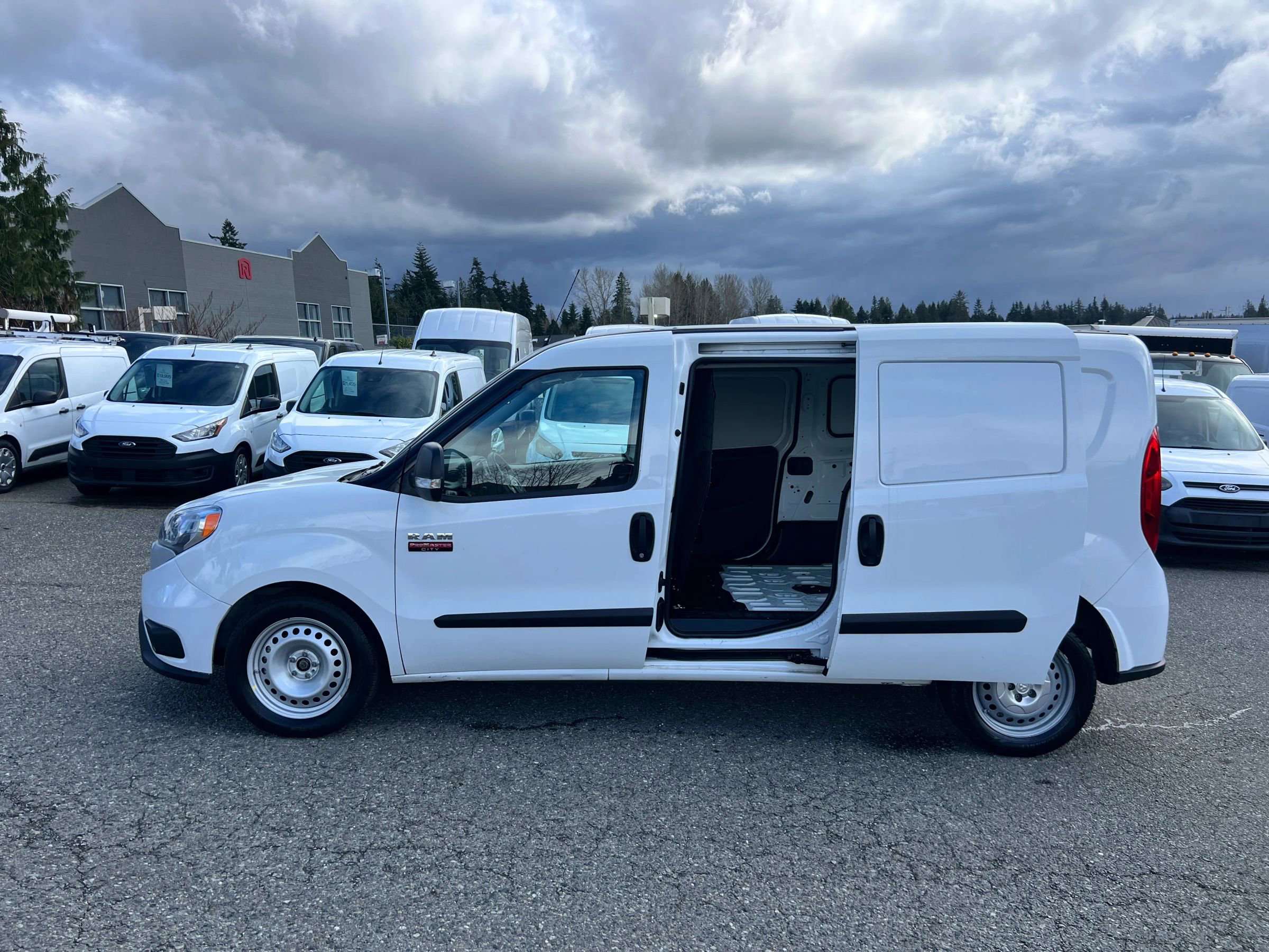 Used 2022 RAM ProMaster City Wagon image 9