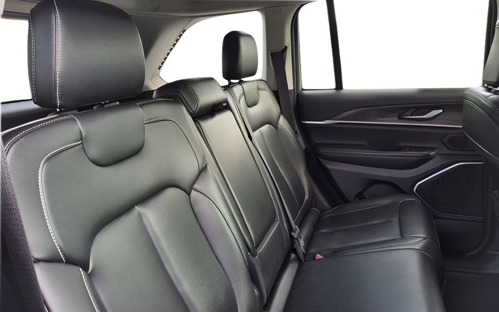 Used 2023 Jeep Grand Cherokee 4WD 4xe image 32
