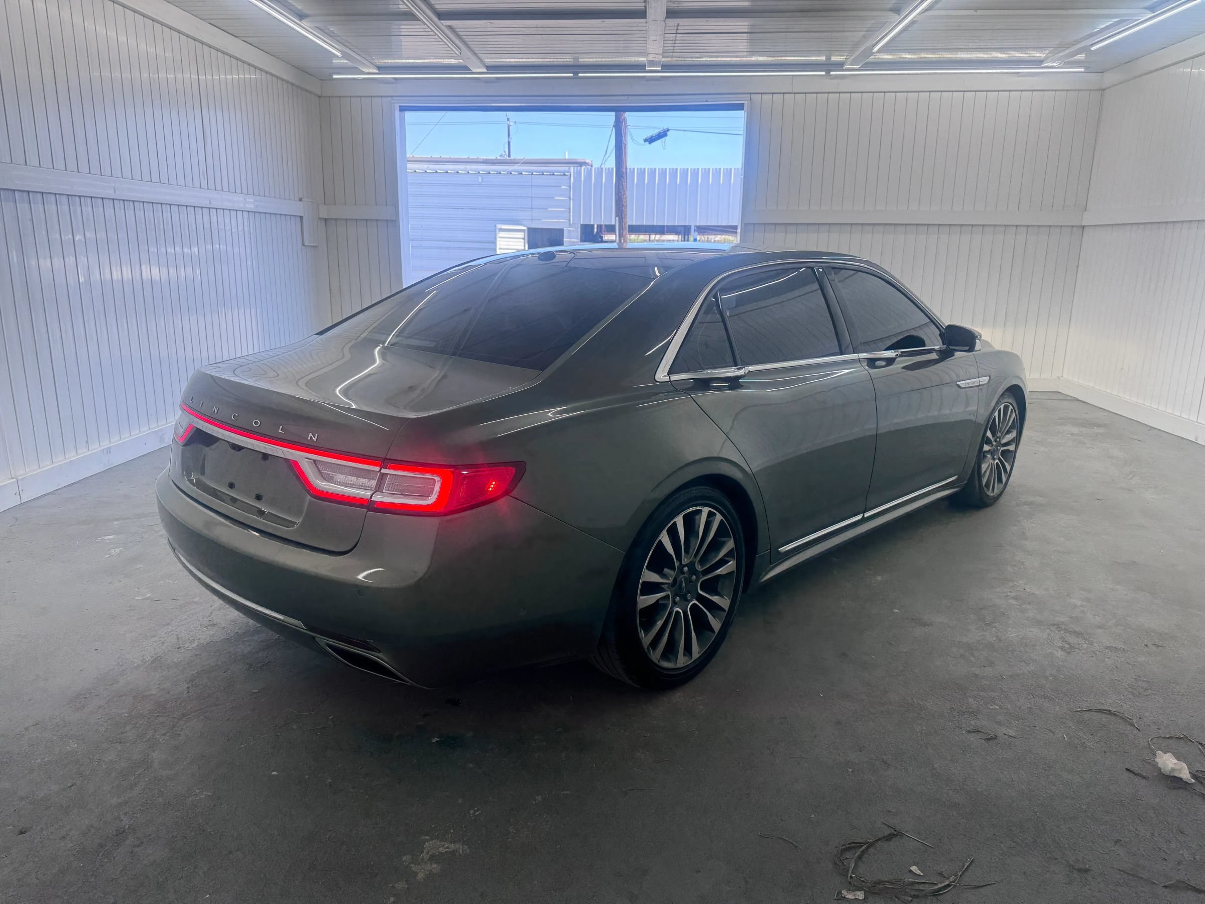 Used 2017 Lincoln Continental Select w/ Technology Package FWD image 5