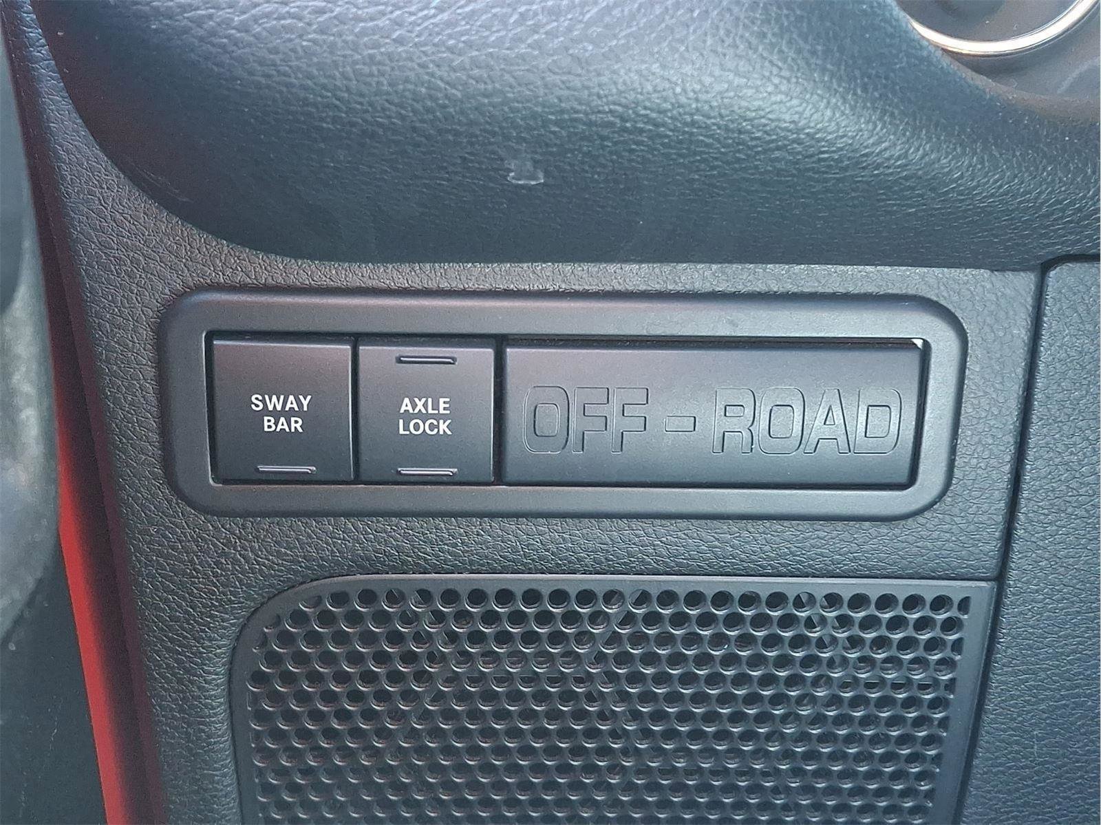 Used 2015 Jeep Wrangler Unlimited Rubicon w/ Connectivity Group image 19