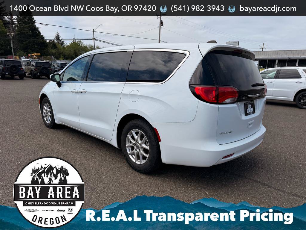 Used 2023 Chrysler Voyager LX FWD image 9