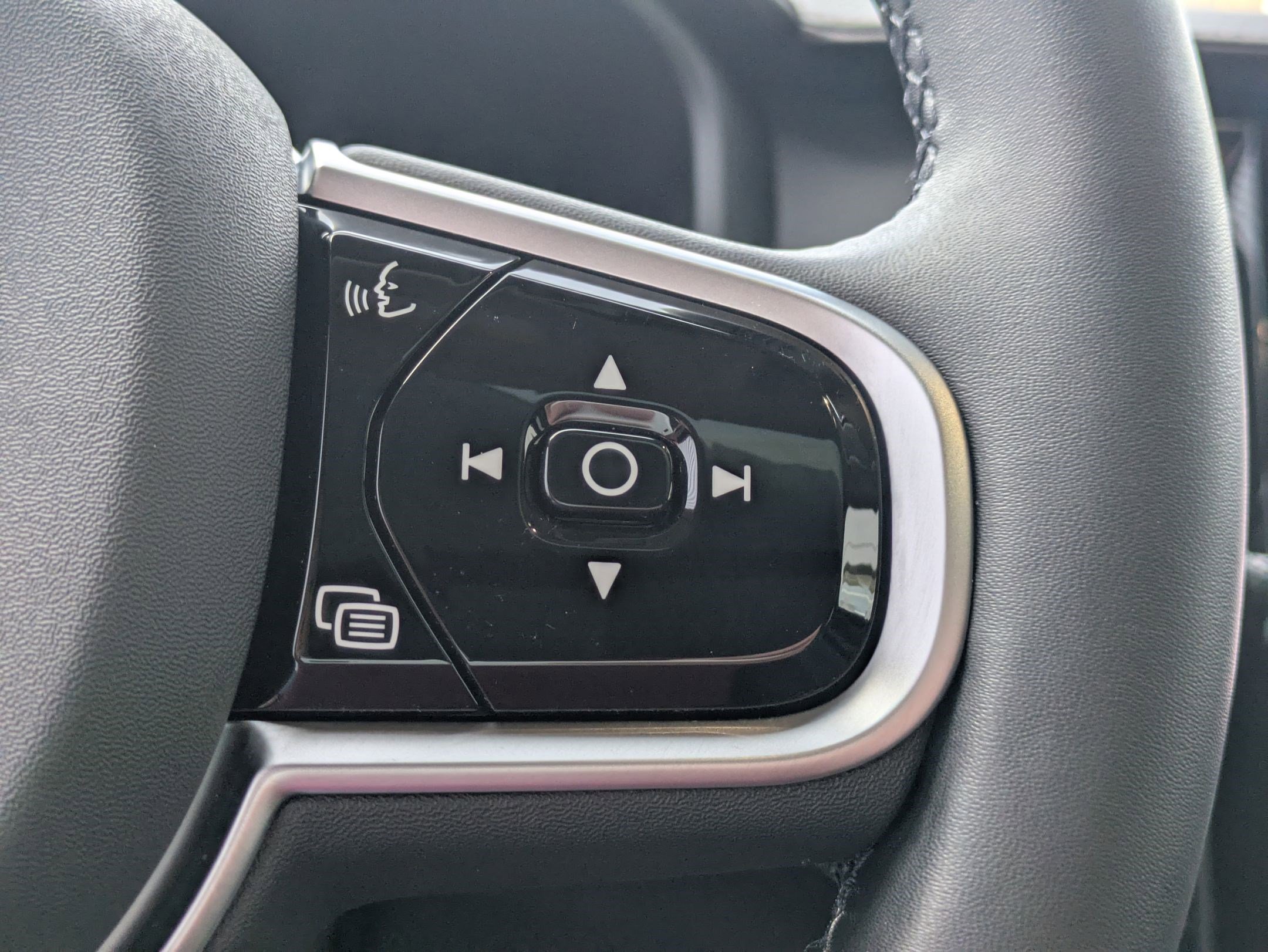 Used 2025 Volvo V90 B6 Cross Country Ultra w/ Protection Package Premier image 19