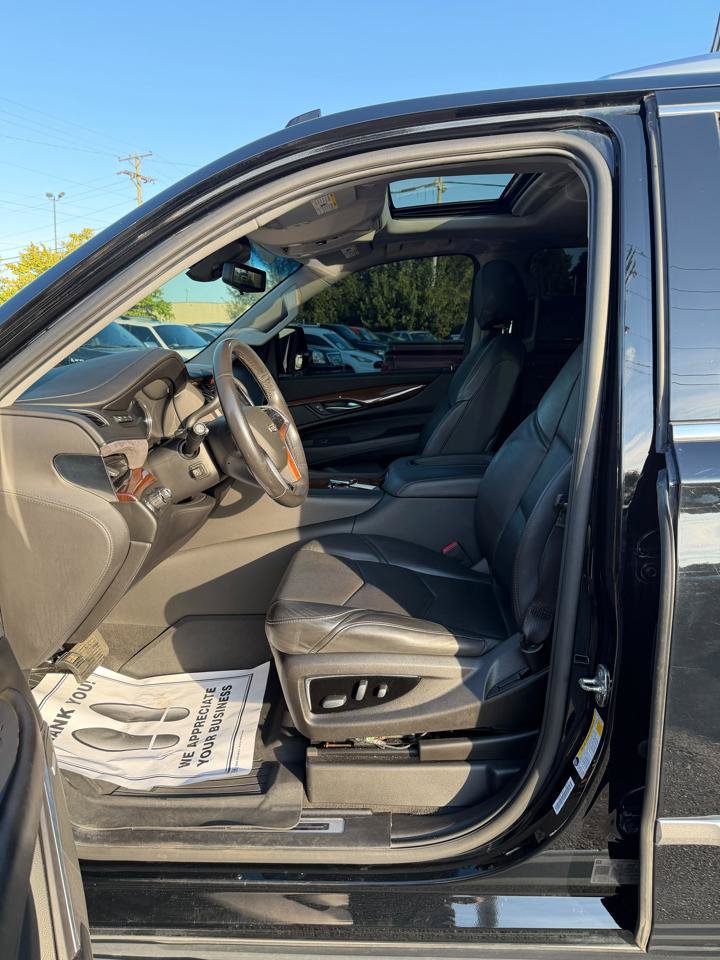 Used 2019 Cadillac Escalade Luxury AWD/4WD image 15