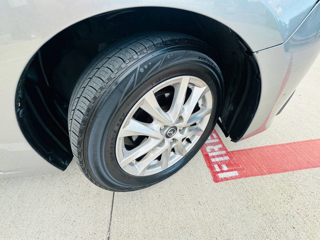 Used 2015 MAZDA MAZDA3 i Touring w/ Technology Package FWD image 28