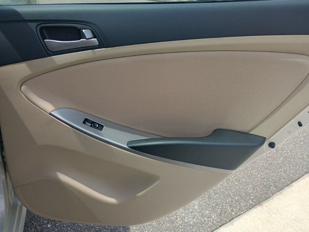 Used 2016 Hyundai Accent SE FWD image 18