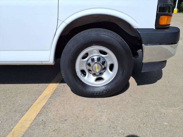 Used 2024 Chevrolet Express 3500 LT w/ LT Preferred Equipment Group RWD image 7
