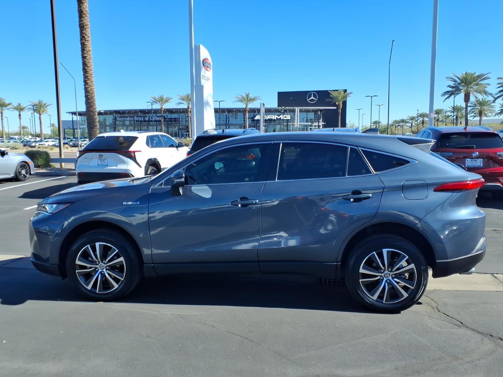 Used 2021 Toyota Venza LE w/ Carpet Mat Package (TMS) image 11