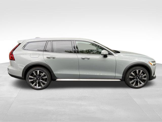 New 2026 Volvo V60 B5 Cross Country Ultra w/ Climate Package AWD/4WD image 8