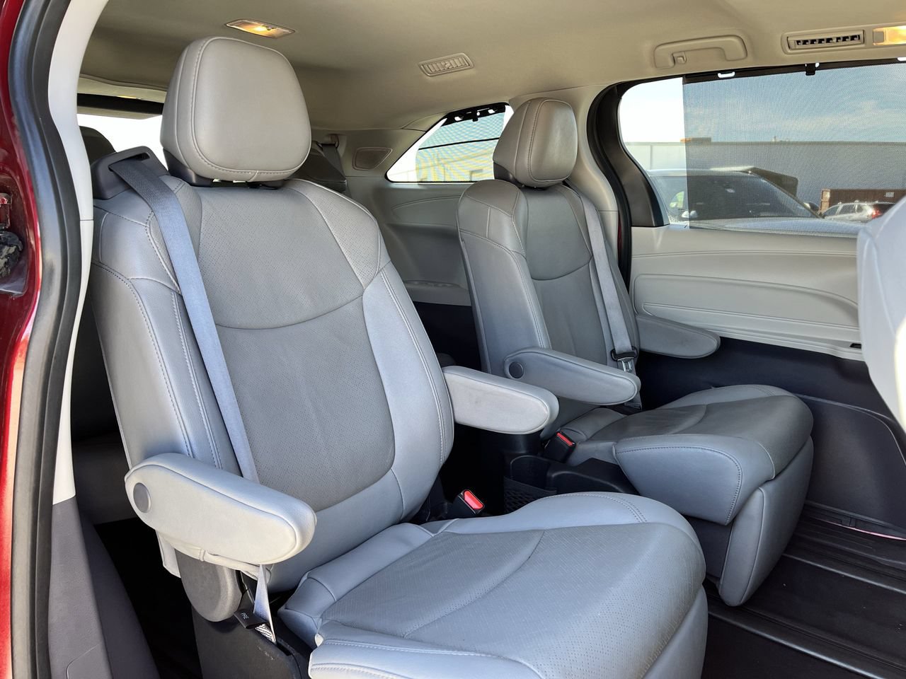 Used 2024 Toyota Sienna Limited FWD image 25