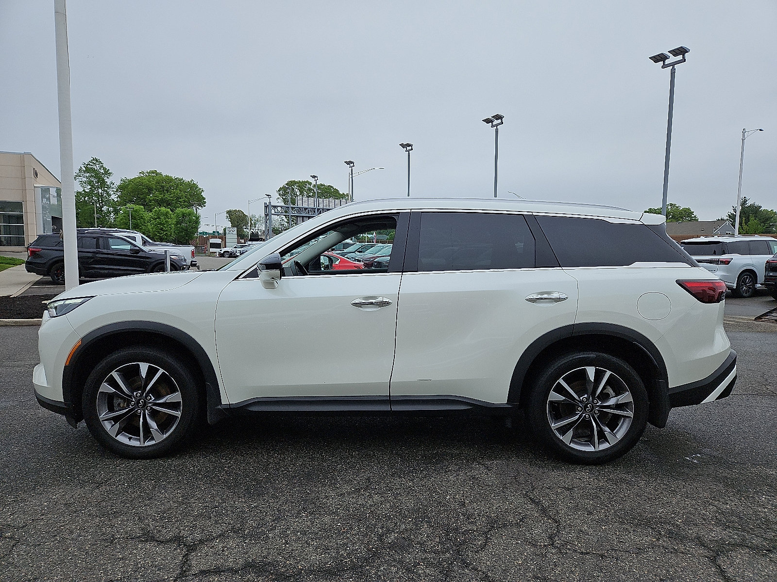 Certified 2023 INFINITI QX60 Luxe w/ Performance Audio Package AWD/4WD image 7