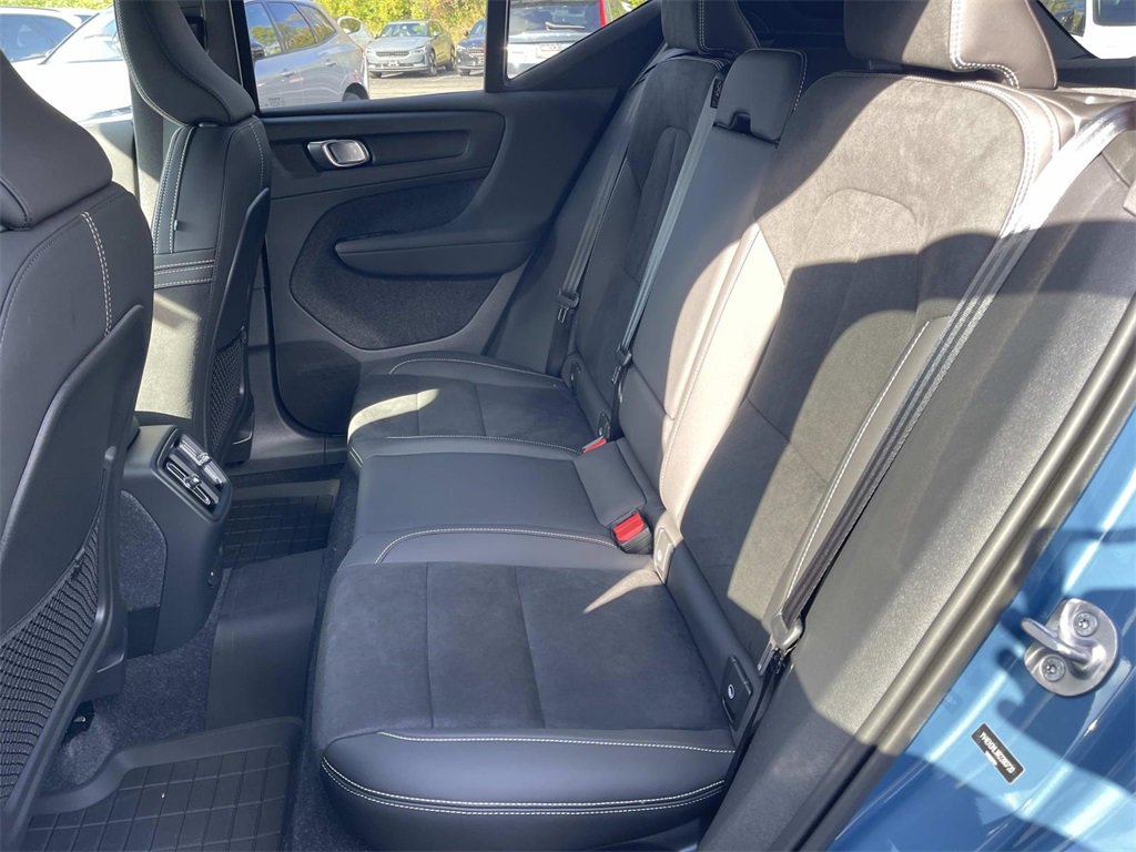 Used 2024 Volvo XC40 Recharge Plus w/ Protection Package Premier image 18