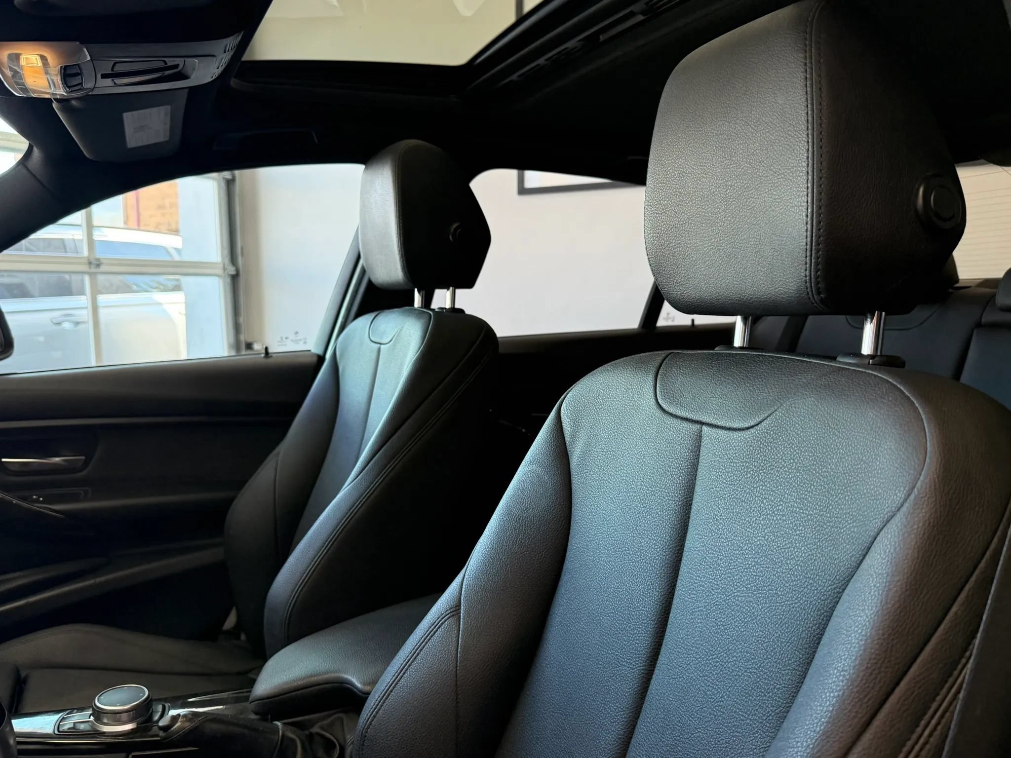 Used 2018 BMW 320i Sedan RWD image 10
