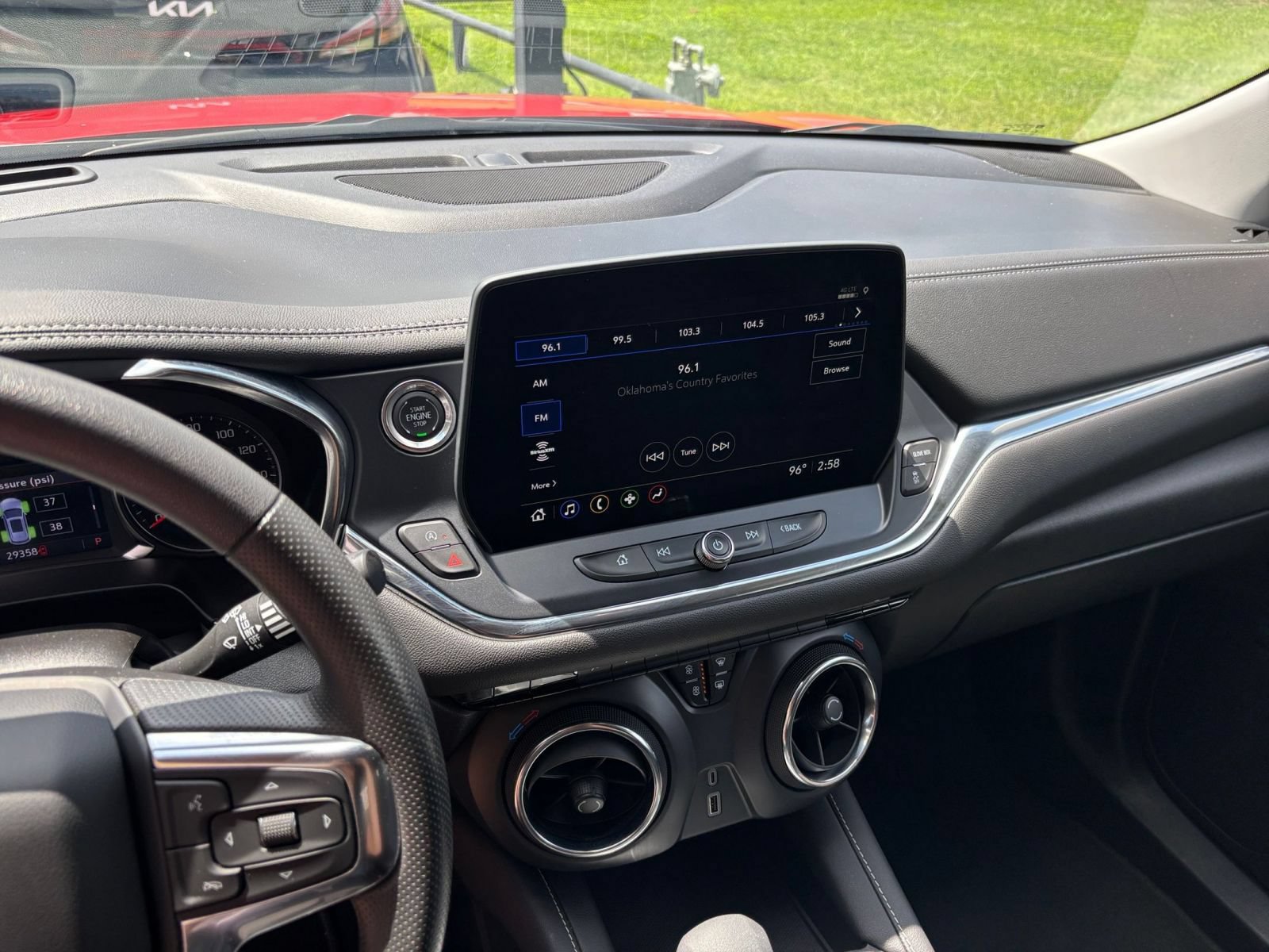 Used 2025 Chevrolet Blazer LT FWD image 17