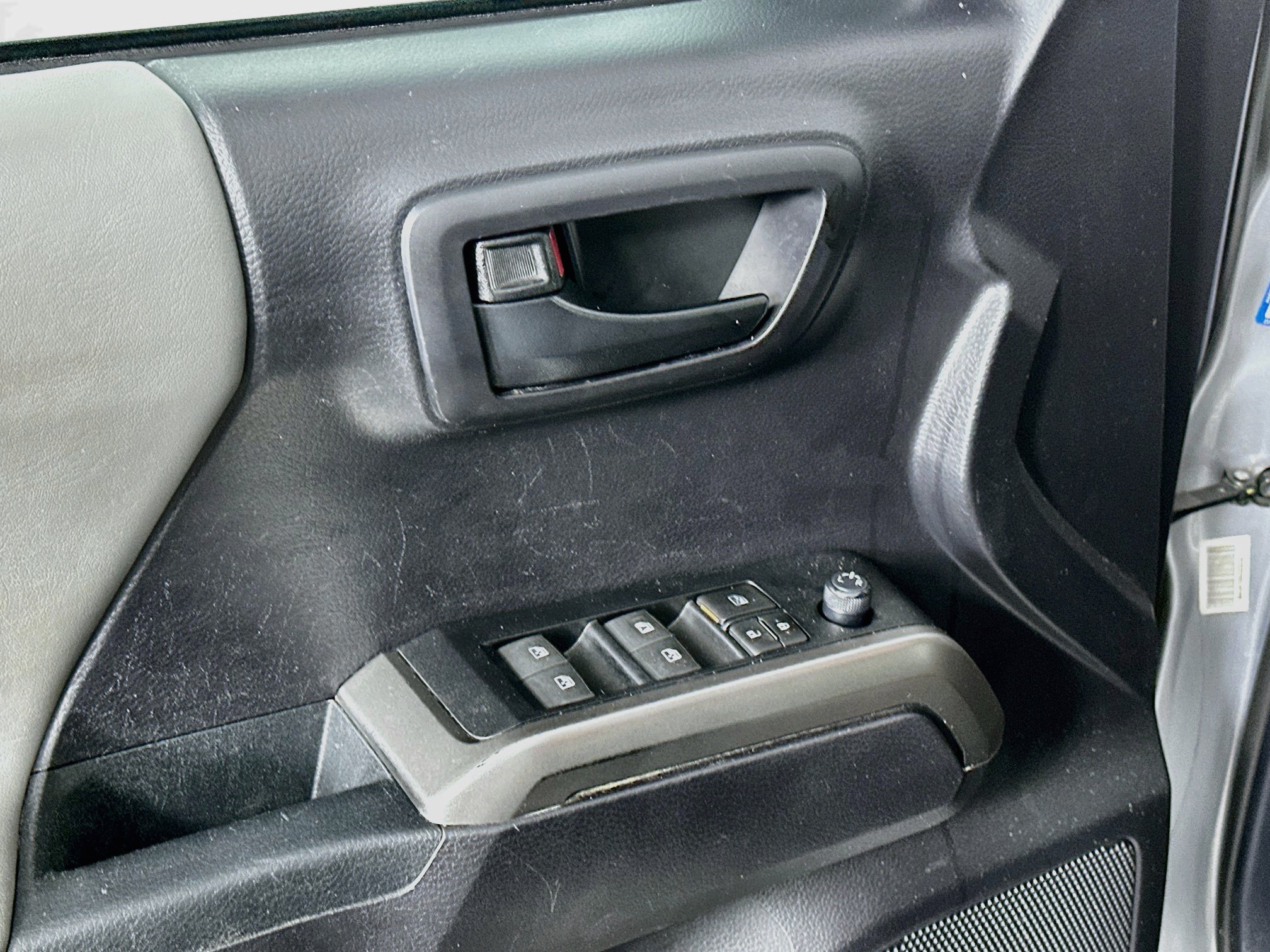 Used 2021 Toyota Tacoma SR5 RWD image 15