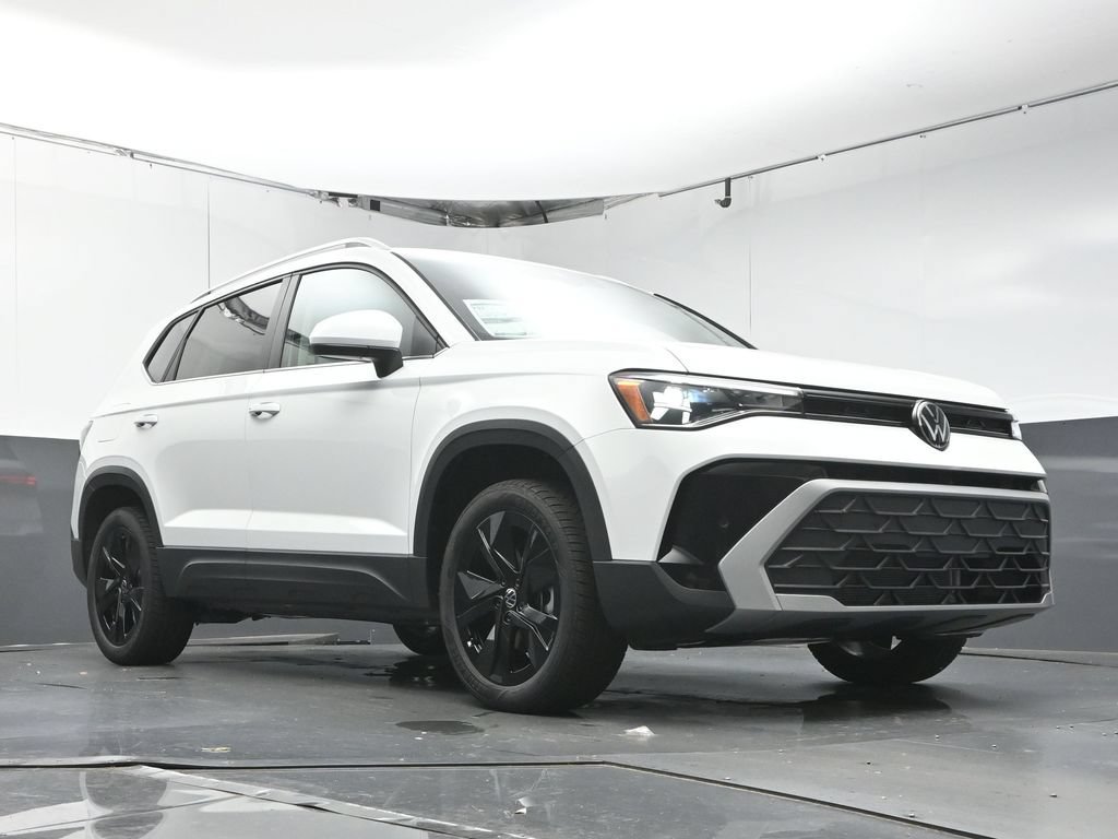 New 2026 Volkswagen Taos SE FWD image 32