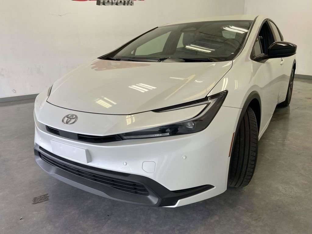 Used 2025 Toyota Prius LE FWD image 7