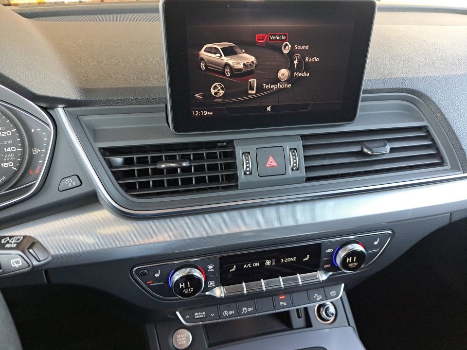 Used 2020 Audi Q5 2.0T Premium w/ Titanium Sport Package image 28