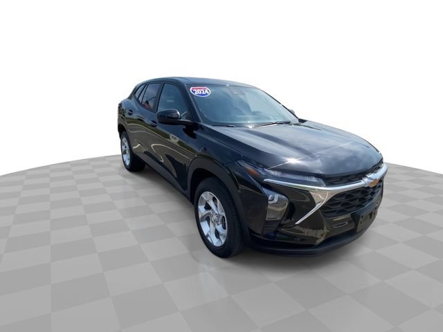 Used 2024 Chevrolet Trax LS w/ LS Convenience Package FWD image 4
