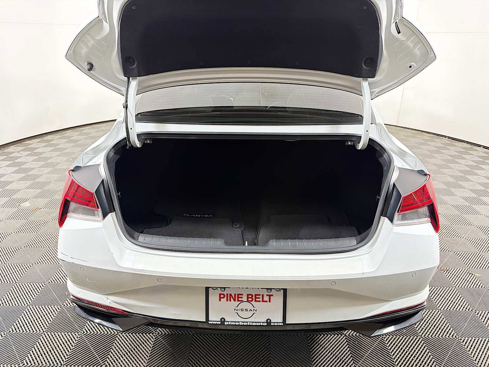 Used 2021 Hyundai Elantra Limited w/ Cargo Package image 24