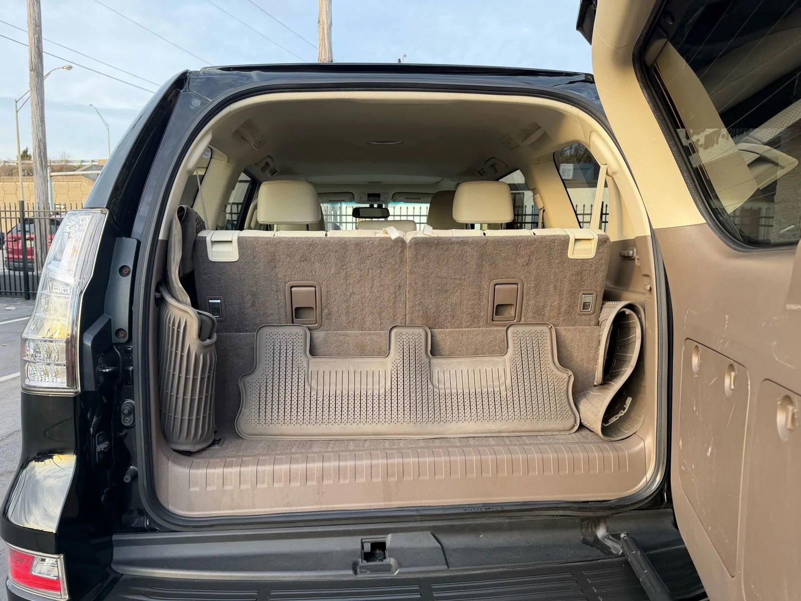 Used 2018 Lexus GX 460 Premium w/ Premium Package image 17