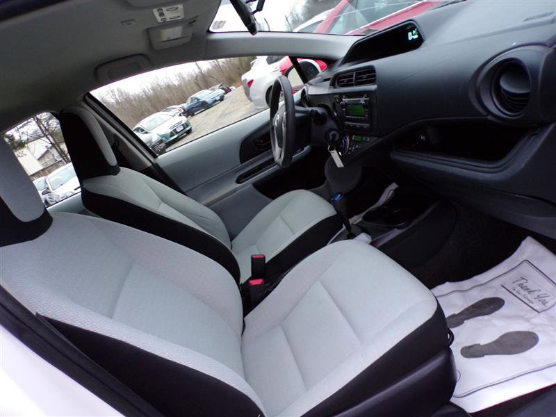Used 2014 Toyota Prius C One image 18