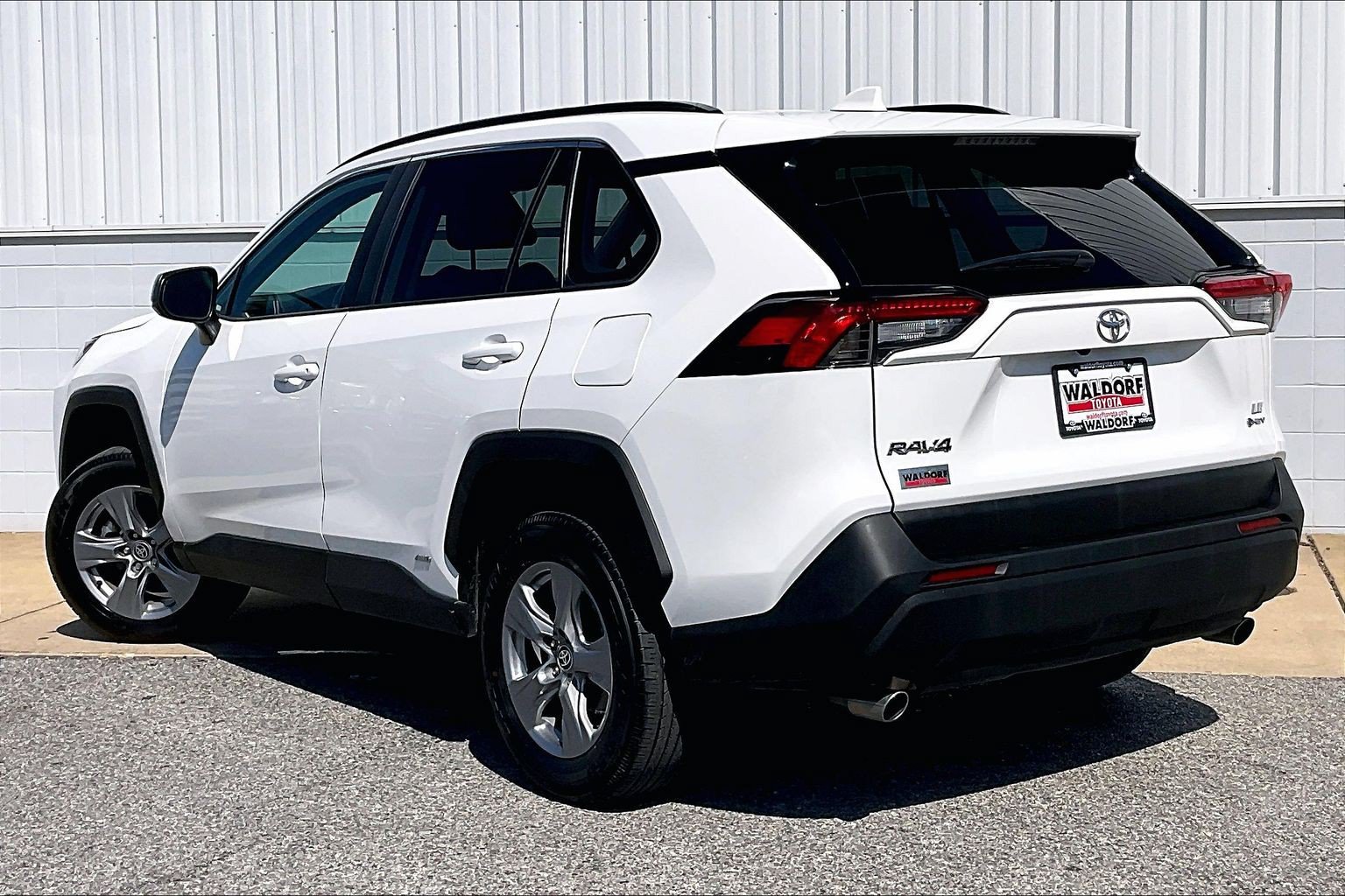 Used 2025 Toyota RAV4 LE AWD/4WD image 15