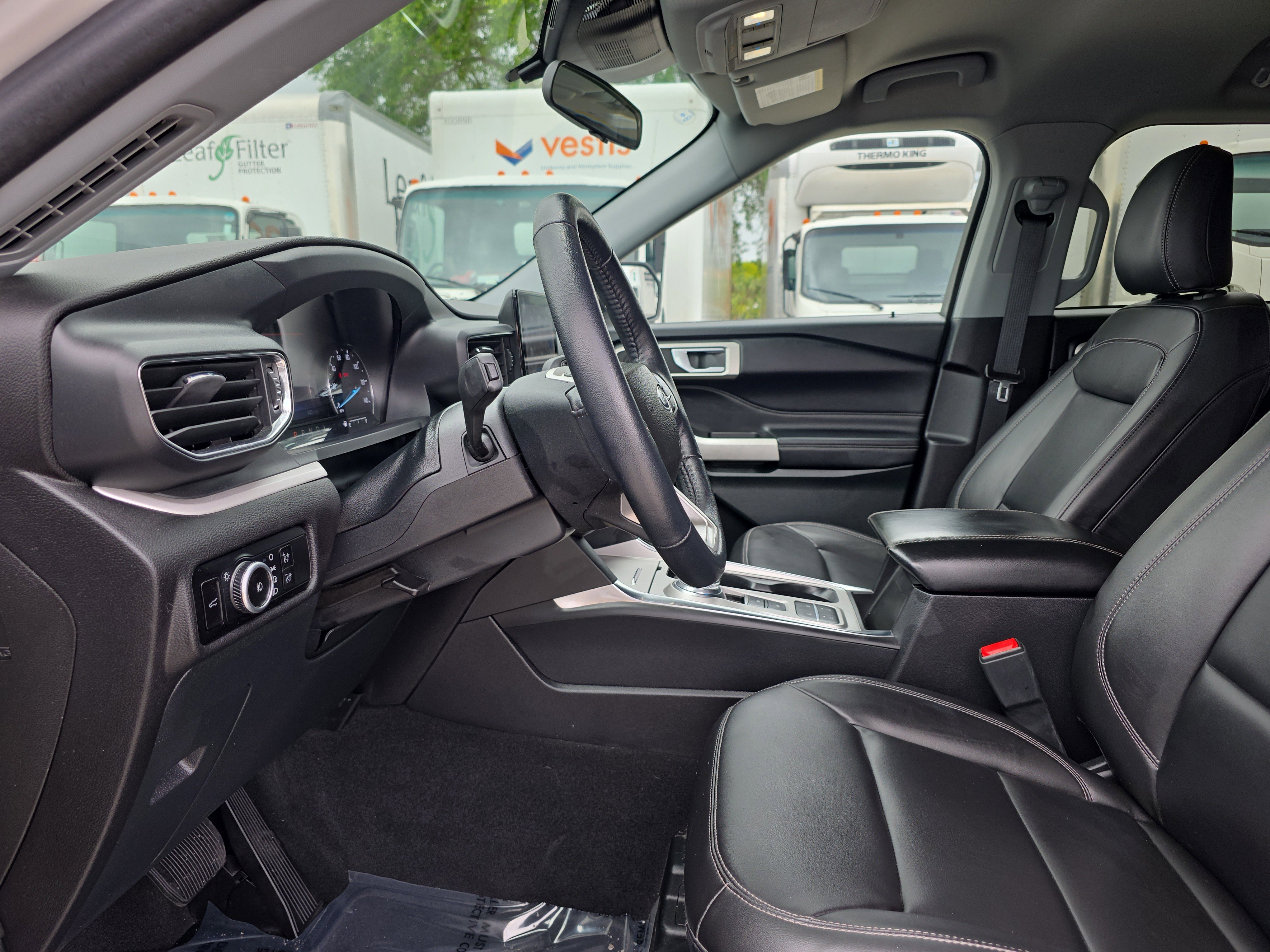 Used 2023 Ford Explorer XLT w/ Equipment Group 202A RWD image 28