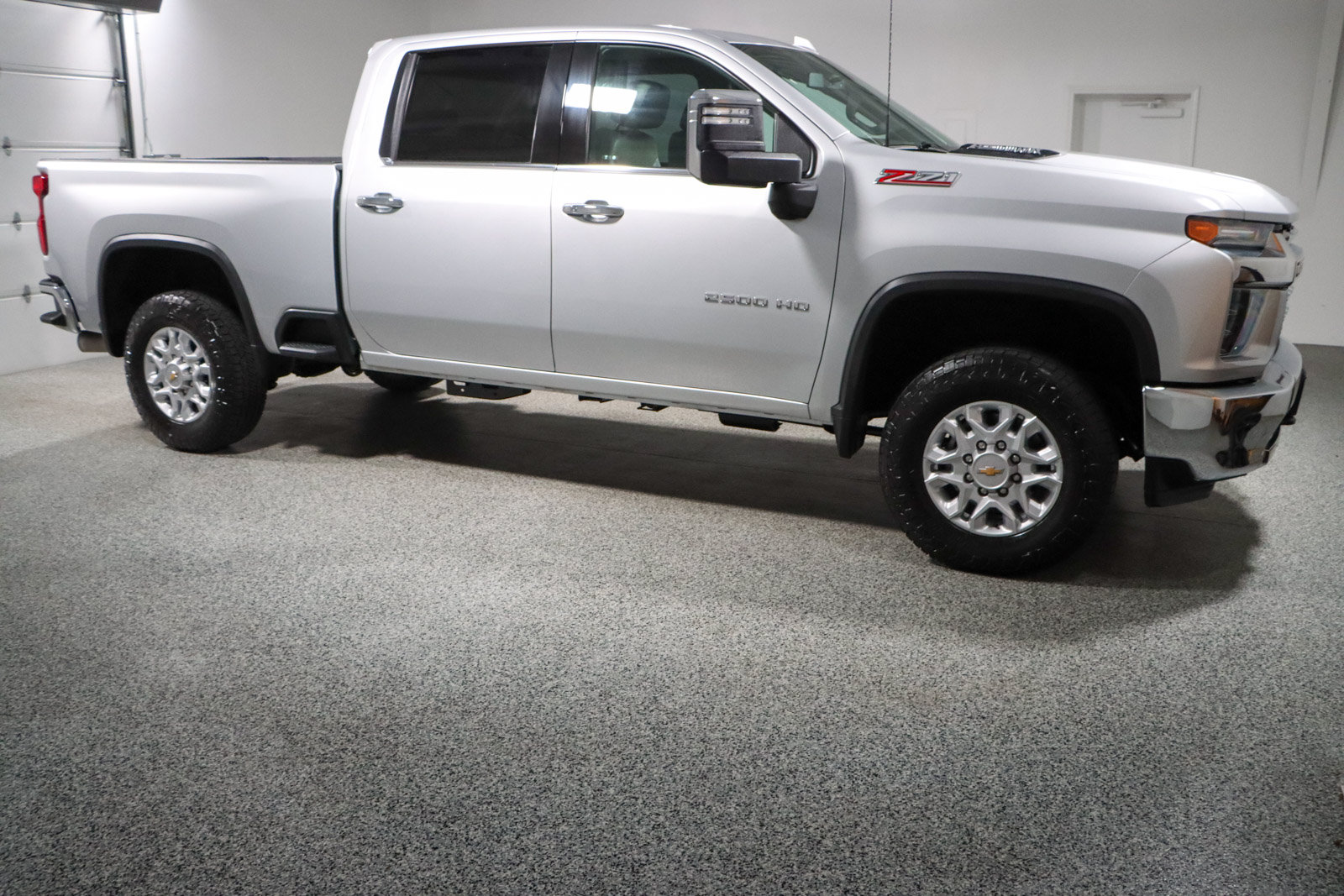 Used 2022 Chevrolet Silverado 2500 LTZ w/ Z71 Off-Road Package AWD/4WD image 6