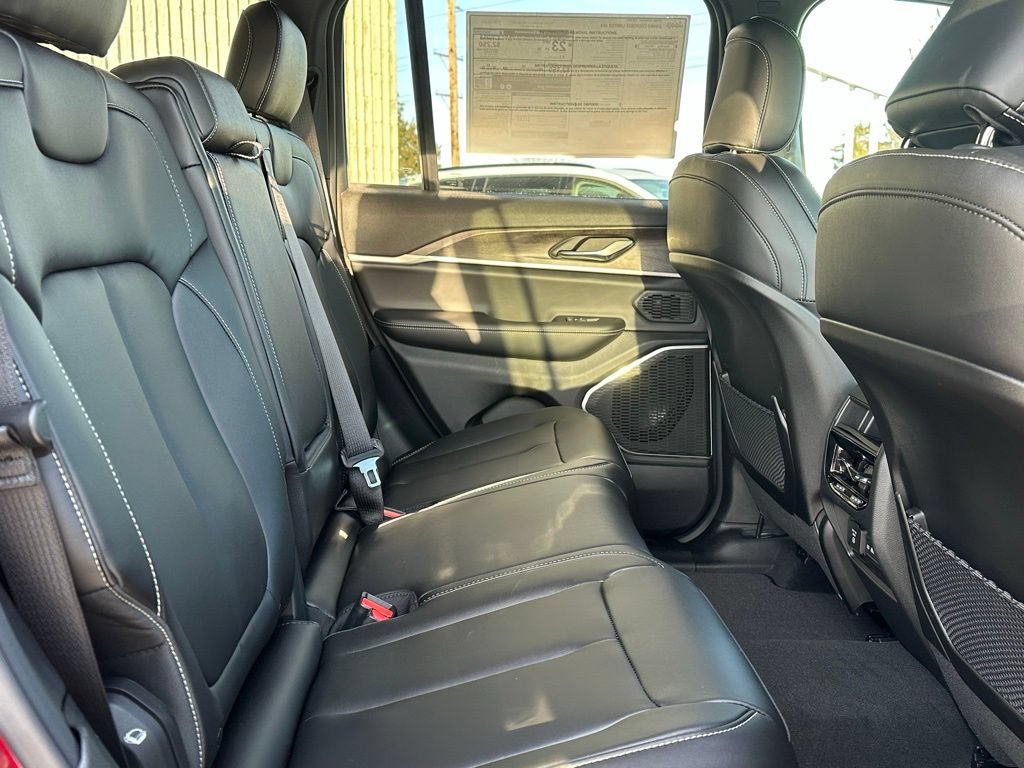 New 2026 Jeep Grand Cherokee Limited w/ Limited Altitude Package AWD/4WD image 18