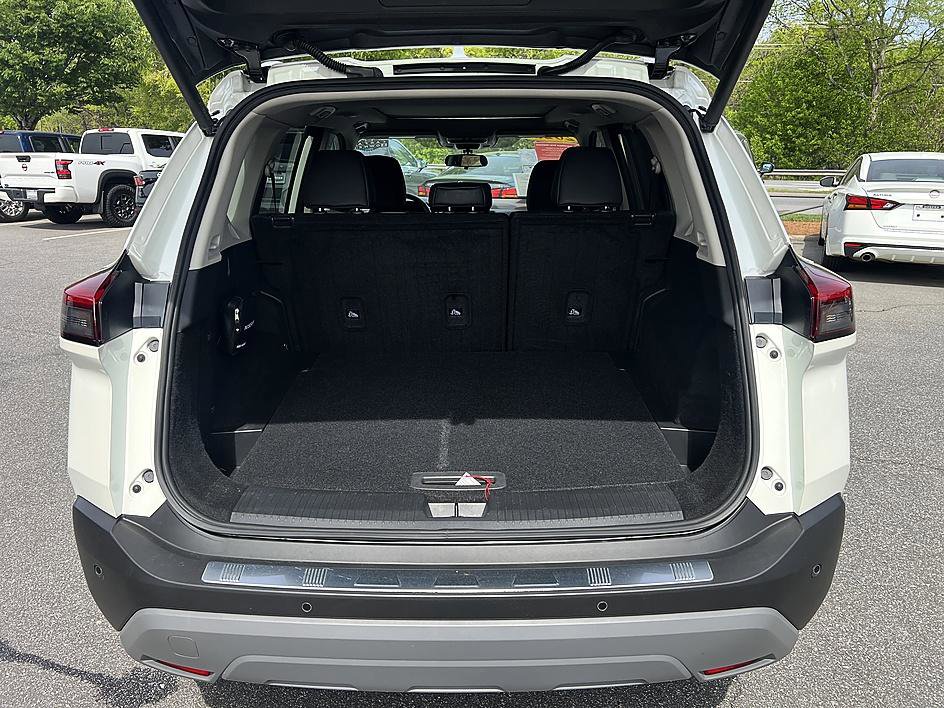 Certified 2023 Nissan Rogue SV w/ SV Premium B Package FWD image 15