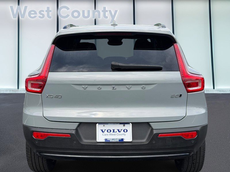 Certified 2025 Volvo XC40 B5 Plus AWD/4WD image 6