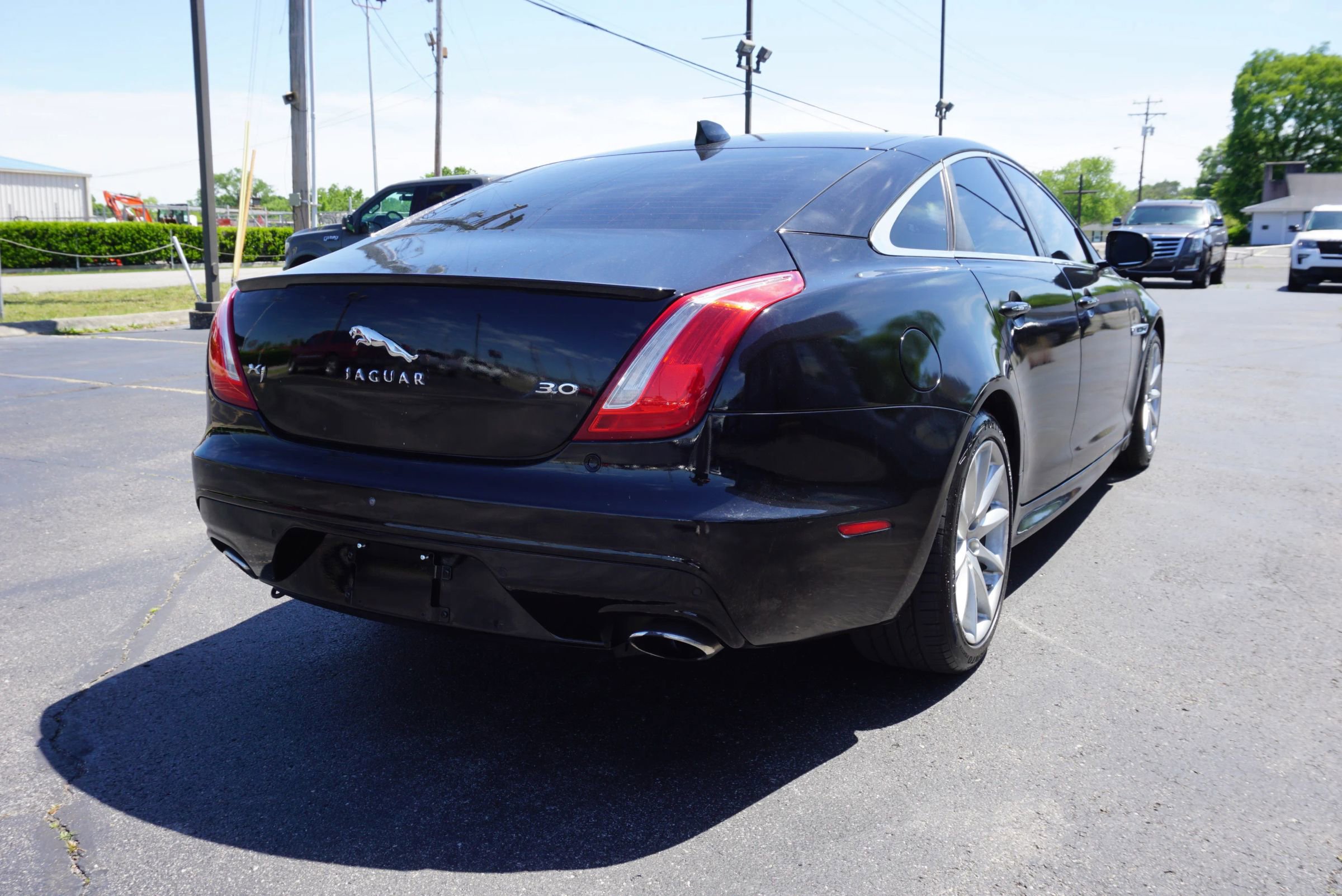Used 2016 Jaguar XJ R-Sport RWD image 5