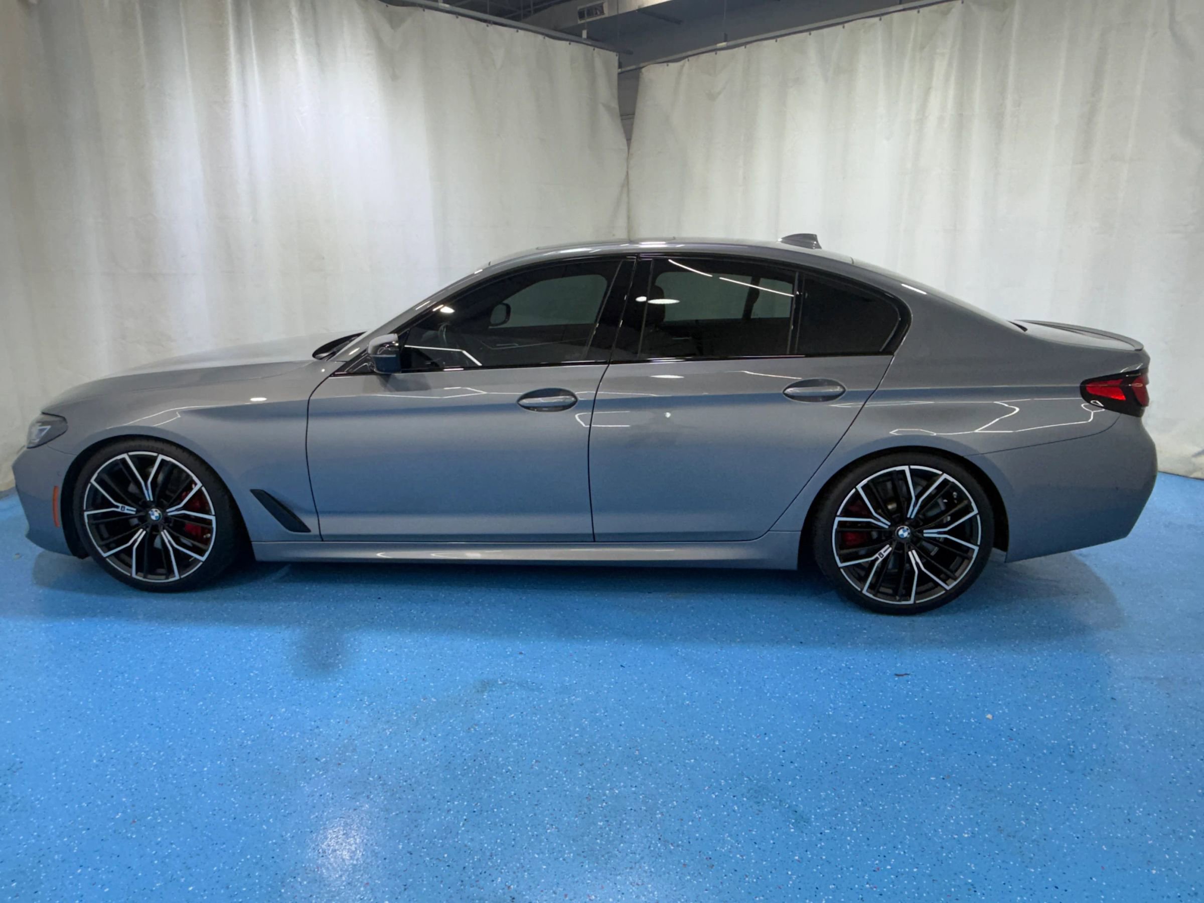 Used 2023 BMW M550i xDrive w/ Premium Enhanced Package AWD/4WD image 2