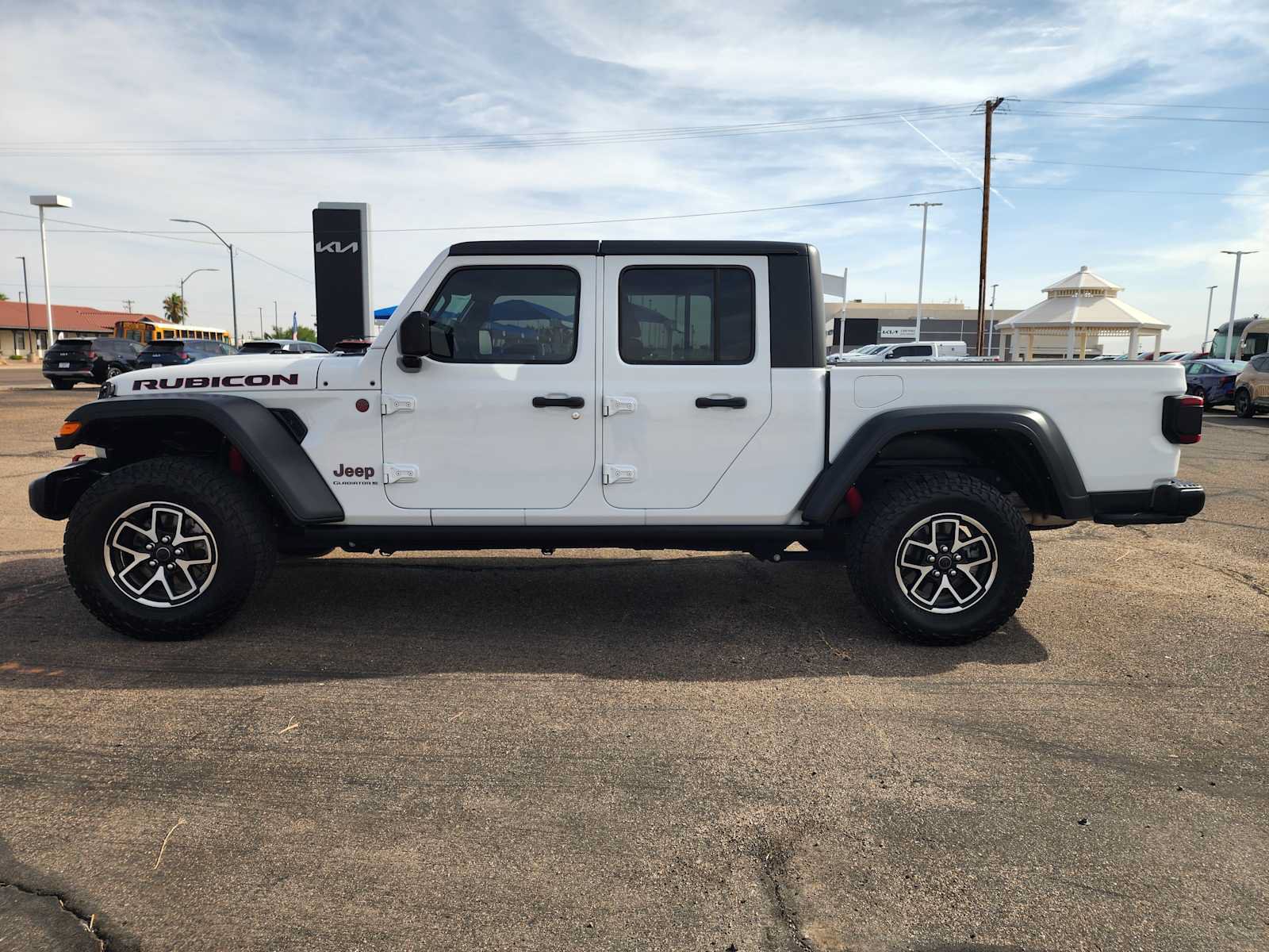 Used 2024 Jeep Gladiator Rubicon w/ Safety Group AWD/4WD image 8