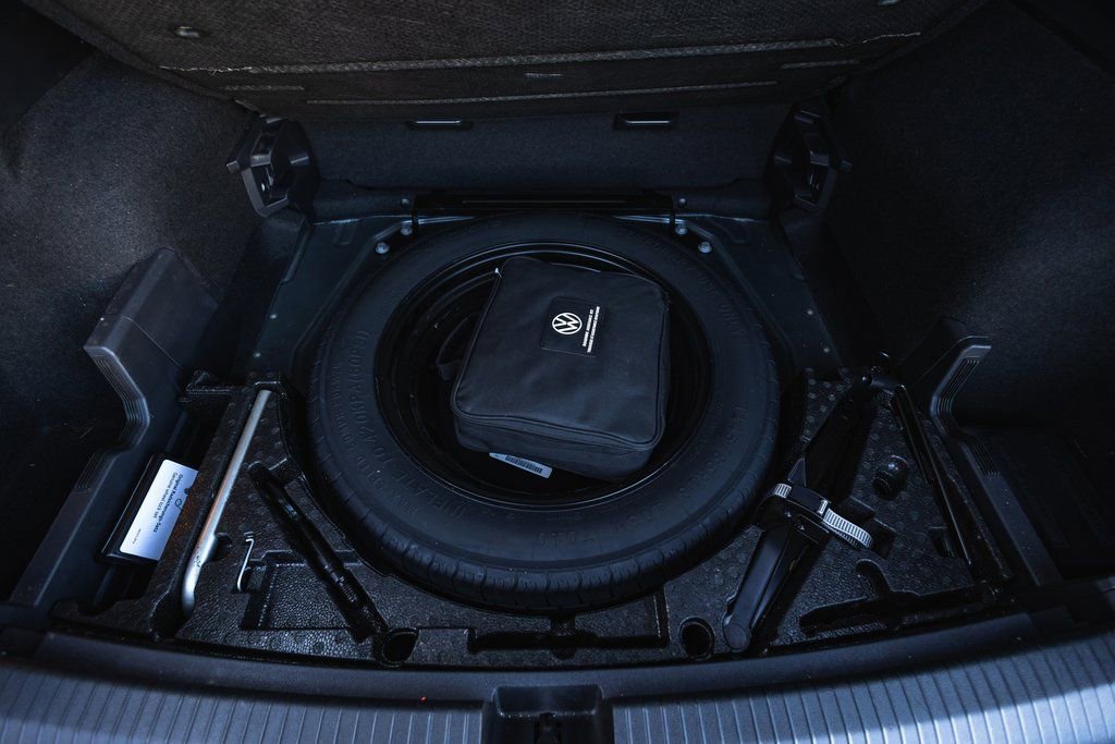 Used 2021 Volkswagen Tiguan SE w/ Panoramic Sunroof Package image 36