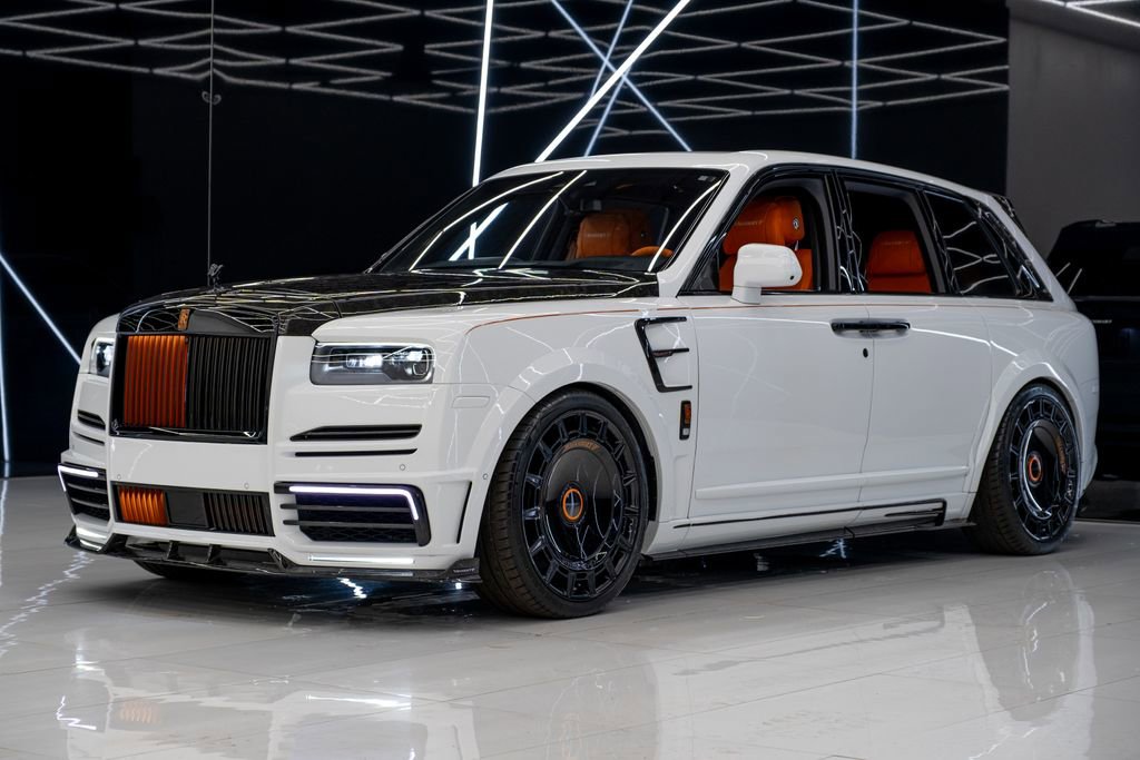 Used 2024 Rolls-Royce Cullinan image 3