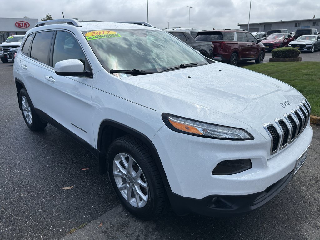 Used 2017 Jeep Cherokee Latitude w/ Safety/Convenience Group AWD/4WD image 21