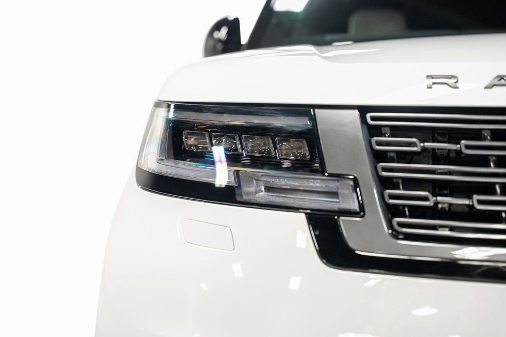 Used 2025 Land Rover Range Rover SE image 8