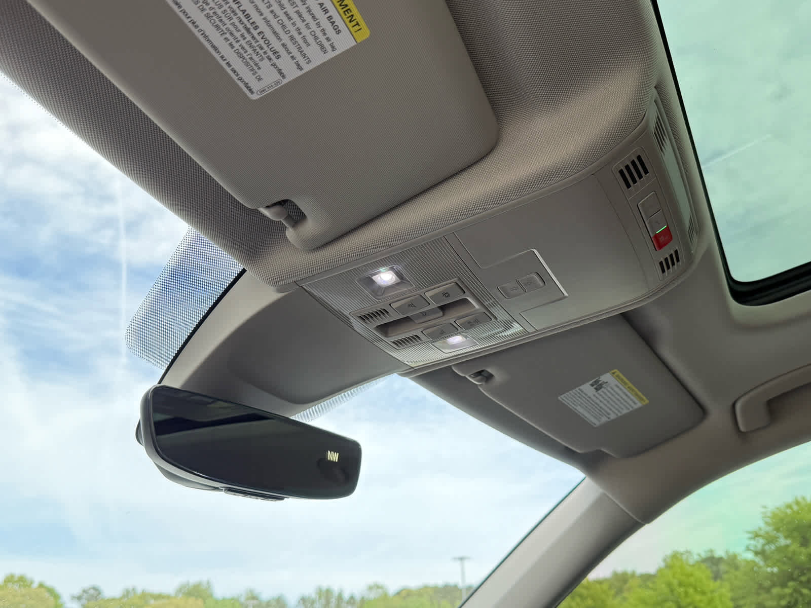 Used 2023 Volkswagen Tiguan SE image 23