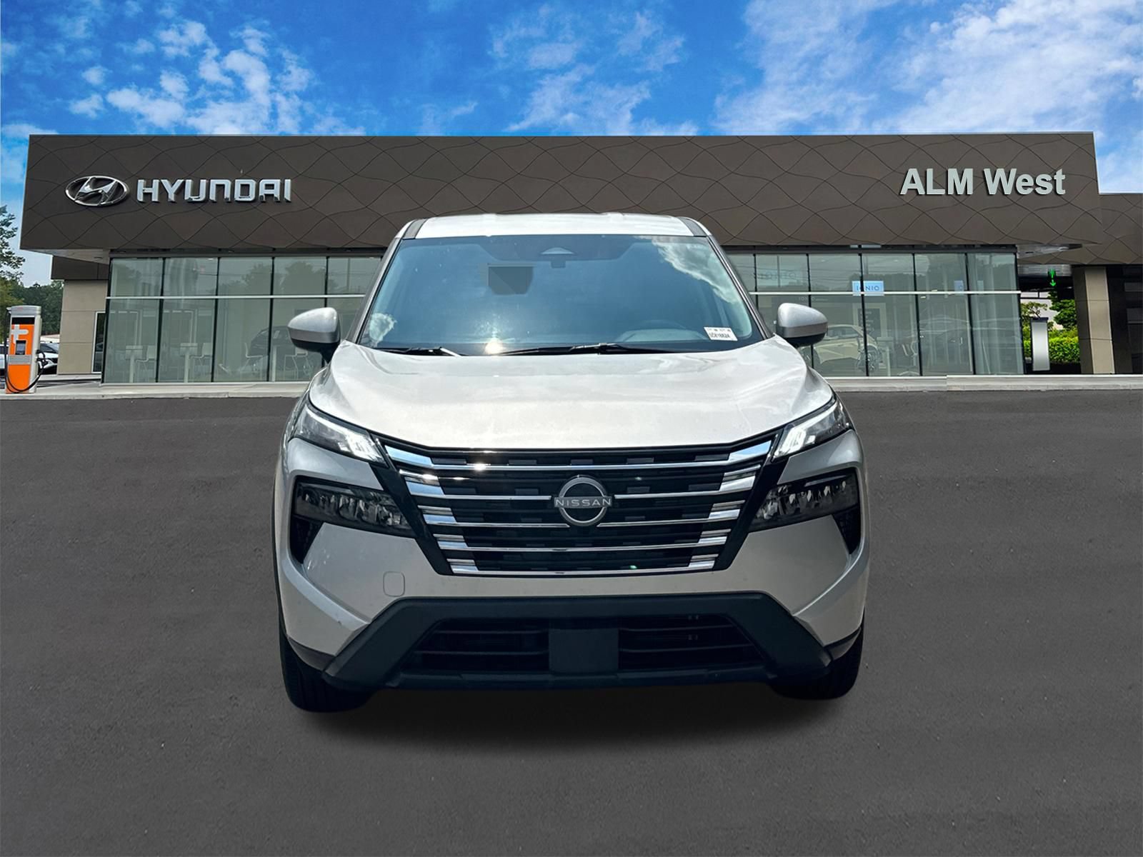 Used 2025 Nissan Rogue SV FWD image 2