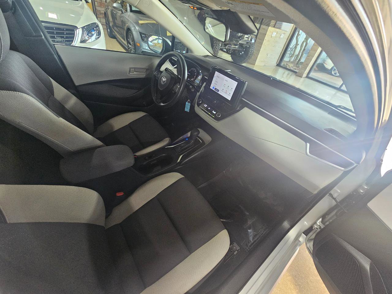 Used 2023 Toyota Corolla LE image 12