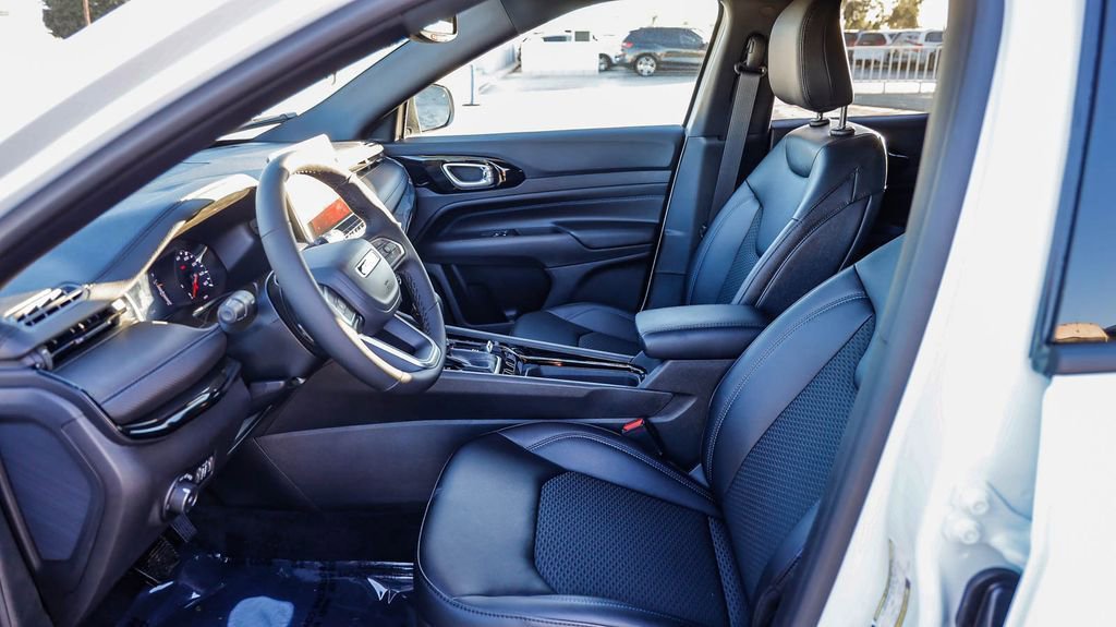 New 2026 Jeep Compass Latitude image 18