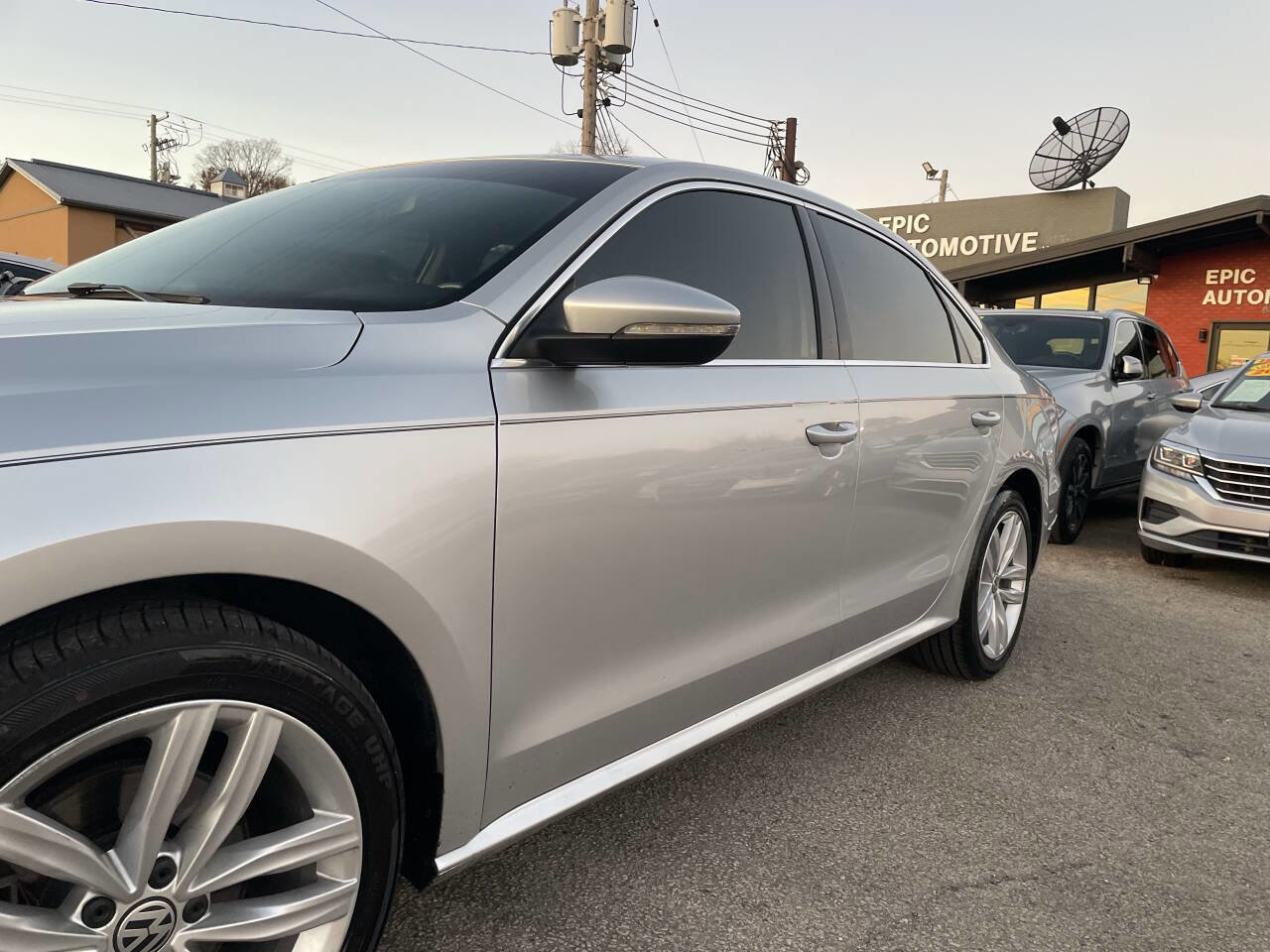 Used 2018 Volkswagen Passat 2.0T SE image 9