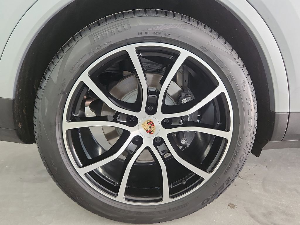 Used 2025 Porsche Cayenne image 10