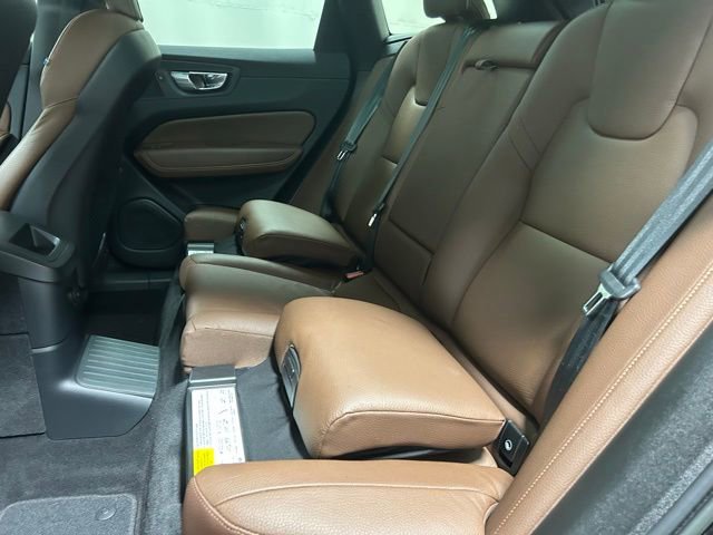 Used 2023 Volvo XC60 T8 Plus image 14