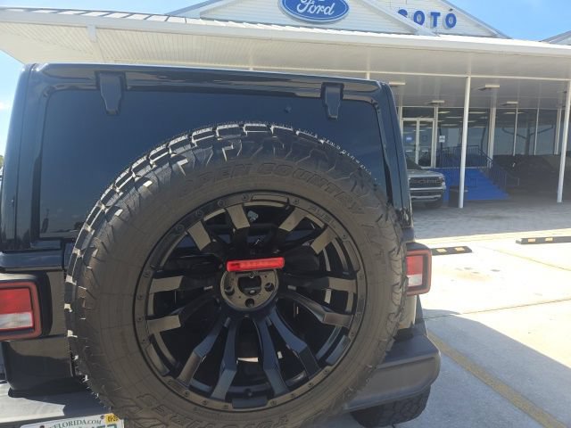 Used 2023 Jeep Wrangler Unlimited Rubicon AWD/4WD image 9