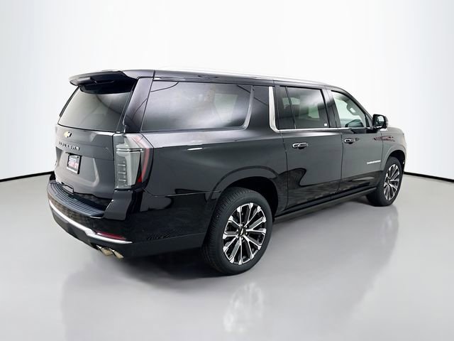 Used 2025 Chevrolet Suburban High Country AWD/4WD image 9